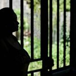 Familia huye tras captura de padre y acoso de militares