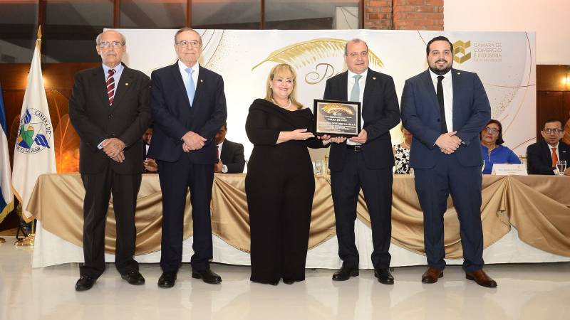 Palma de Oro- Empresas- Mike Mike