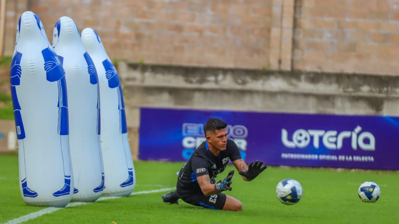 La Selecta, en la práctica  para enfrentar a Anguila.  Acá, el portero Mario González. Foto: Cortesía Fesfut/LaSelecta