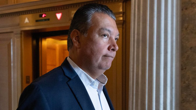 Senador california Alex Padilla Trump