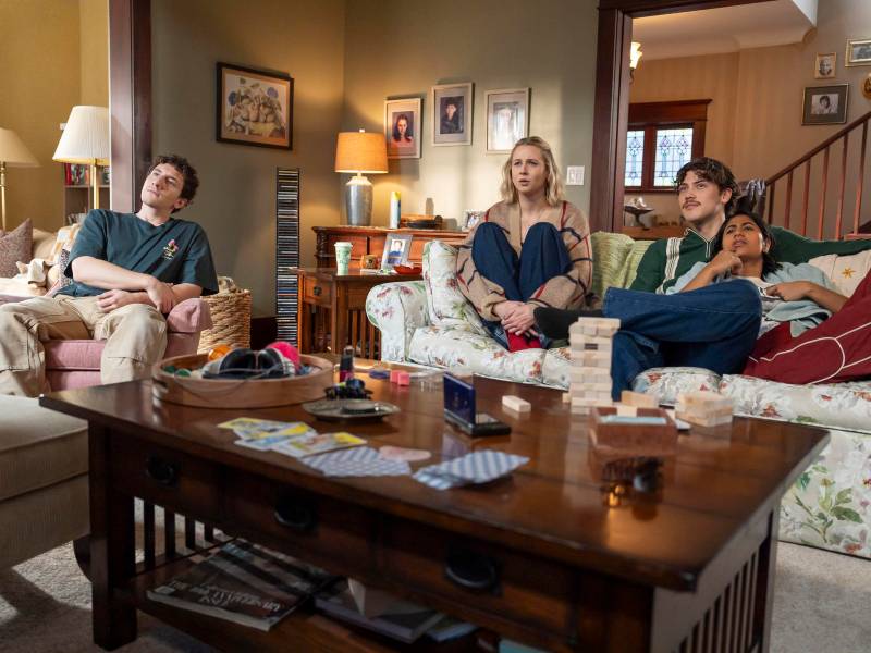 Serie "Adultos" de Disney+