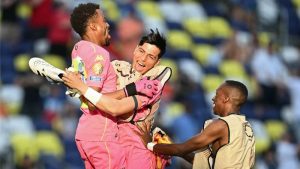 Tunecino-Celebra-Compañeros-Copa Mundial Clubes