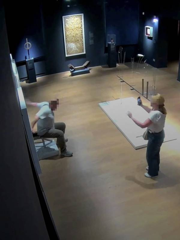 Turista destrozó obra de arte en museo de Verona