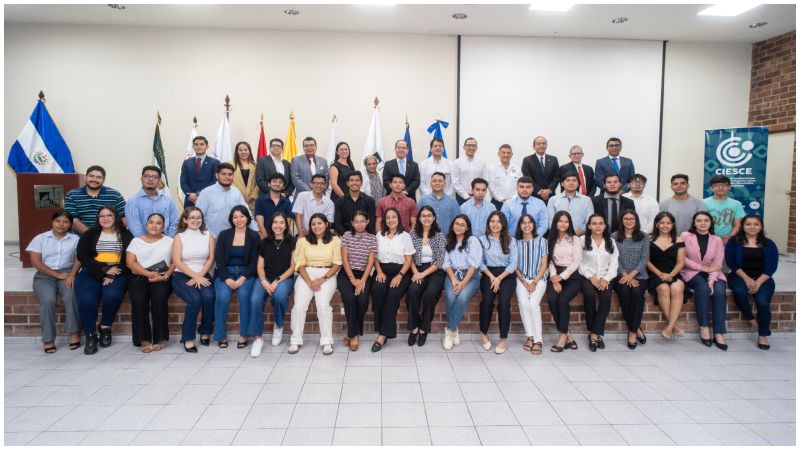 Enlace y el Consorcio de Instituciones de Educación Superior para el Crecimiento Económico (CIESCE) reiteran su compromiso con la educación e invitan a Banco Santander a continuar fortaleciendo esta alianza estratégica para transformar vidas y comunidades a través de la educación. / 