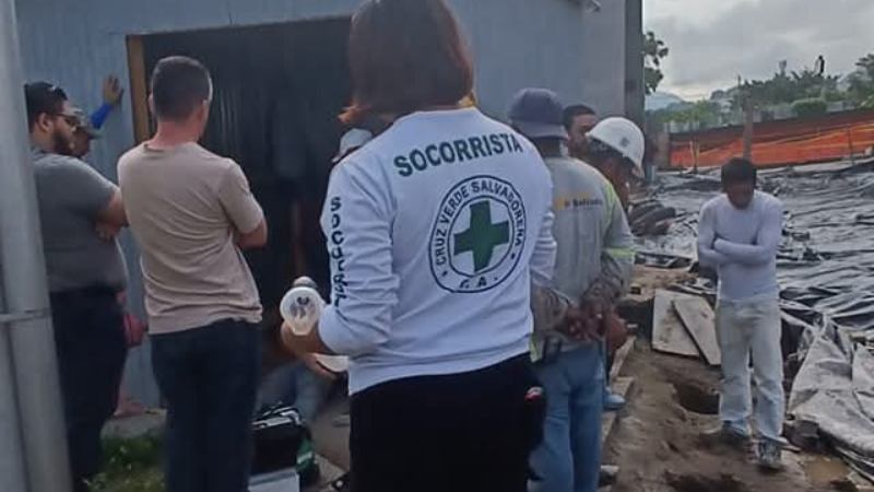 Lugar donde se encontraba el cuerpo sin vida. Foto EDH / Cortesía Cruz Verde.