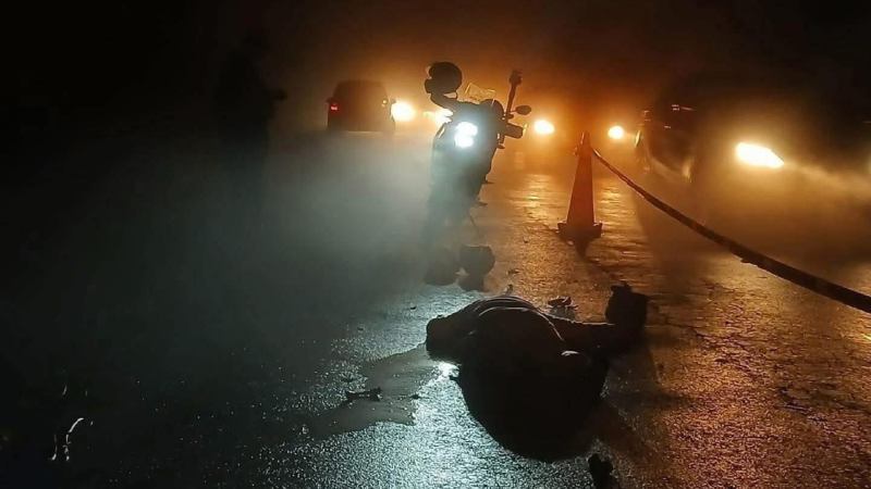 El cuerpo sin vida quedó a un costado de la carretera. Foto EDH / Cortesía.