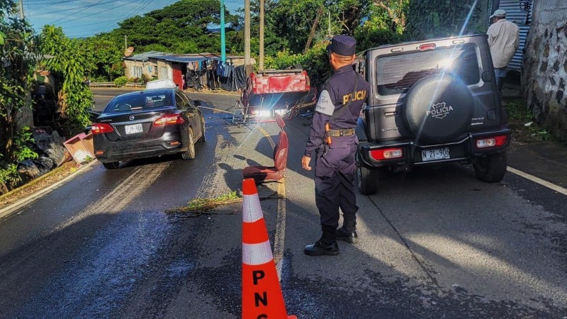 Solo un carril quedó habilitado para el tránsito vehicular. Foto: PNC