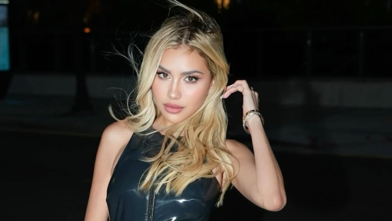 Alexa Dellanos, de 31 años, es la famosa hija influencer de la periodista Mirka Dellanos. / 