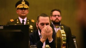 bukele toma asamblea militares