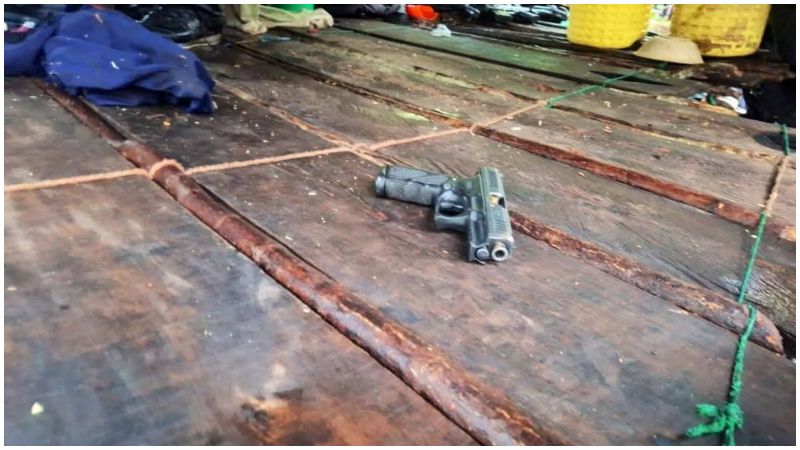 Arma encontrada en el campamento improvisado. Foto / Cortesía PNC