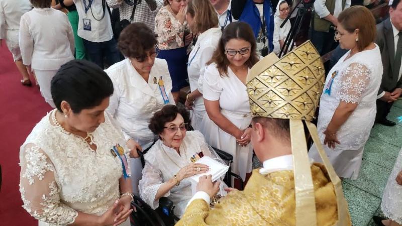 Doña Lillian Hasbún de Batarse, llena de alegría al asistir a las actividades eclesiásticas en San Miguel. / 