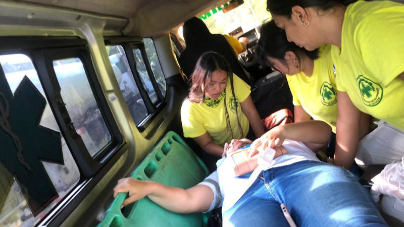 daniela Abigail (izq) y Beatriz (medio) en cobertura