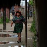 Un año después del éxodo, la quietud invade la isla panameña que se tragará el mar