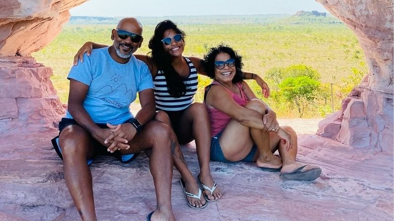 Juliana Marins y sus padres