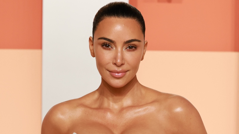 Kim Kardashian, artista, protestas trump