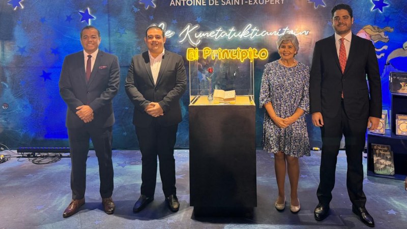 Libro de Antonie de Saint-Exupéry en la binaes