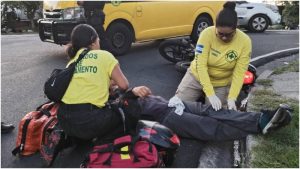 La víctima de 32 años presentaba varias lesiones. Foto / Cortesía Comandos