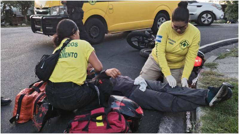La víctima de 32 años presentaba varias lesiones. Foto / Cortesía Comandos 