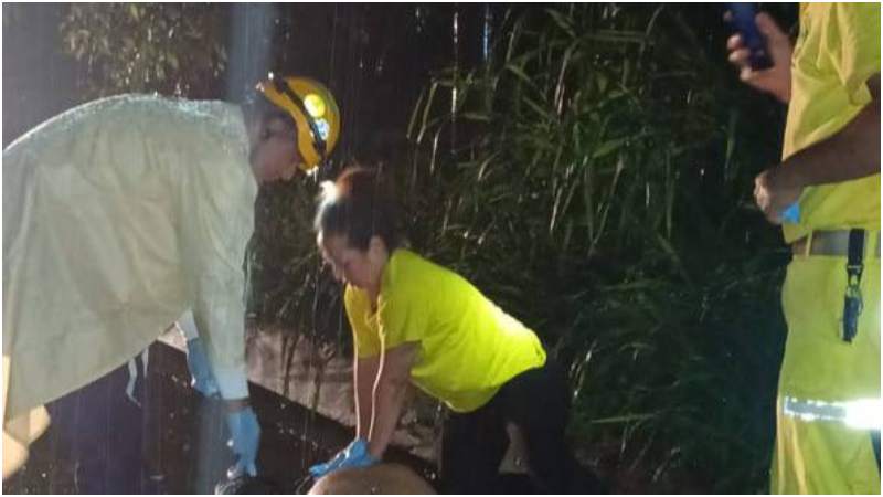 A pesar de las maniobras, la víctima no respondió y fue declarada fallecida. Foto / Cortesía Comandos