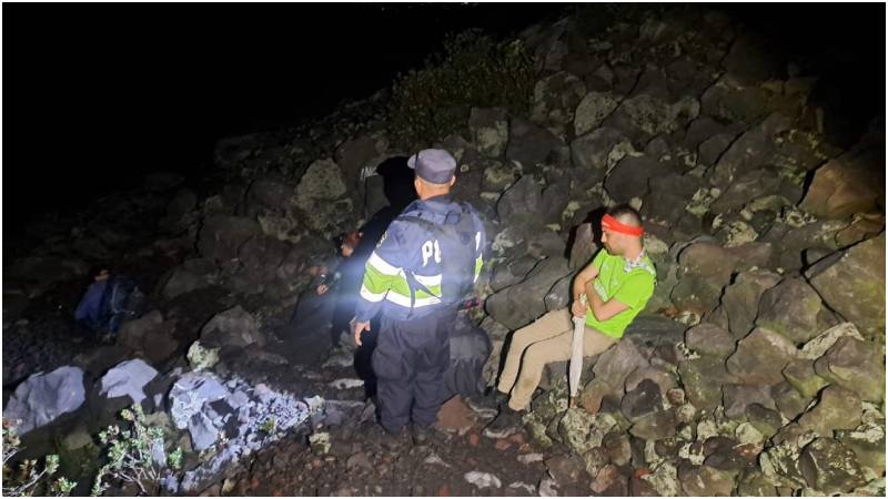 Momento en que las víctimas fueron encontradas por los policías. Foto / Cortesía 