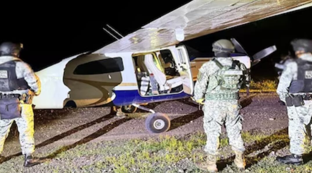 Las autoridades de México decomisaron media tonelada de cocaína que eran transportados en una avioneta. / 