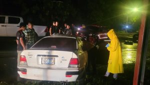 El paso por la carretera fue parcialmente cerrado tras el percance. Foto: Comandos de Salvamento Zacatecoluca