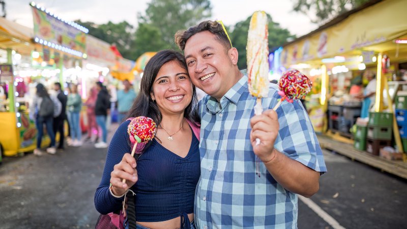 En el campo de la feria los visitantes pueden encontrar deliciosas y tradicionales golosinas. Foto: Shutterstock / 