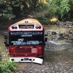 Bus de la ruta 7-C queda atascado en río de Ahuachapán Sur