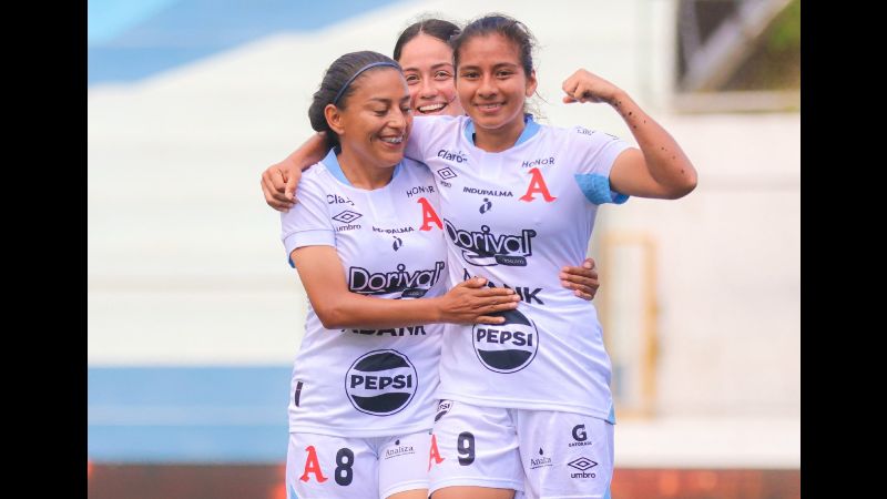 Joseline RIvas y Paola Calderón celebran un gol de Alianza Women ante el Inter F.A por la fecha 1 del torneo Apertura 2025. Foto: Cortesía Alianza Women