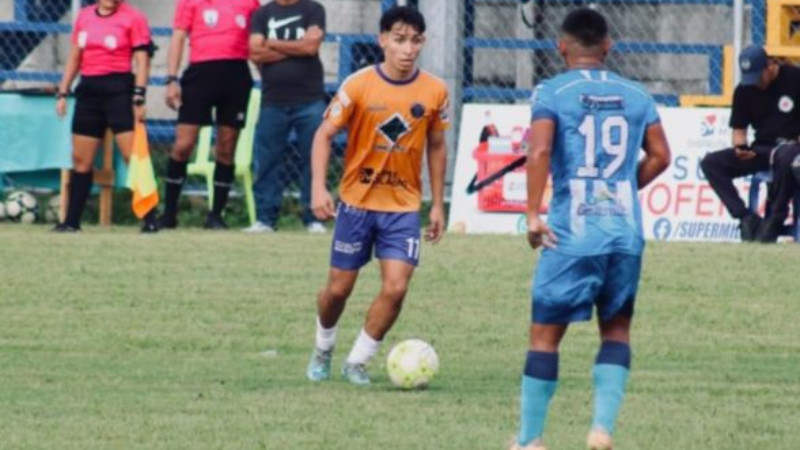 Chus González (i.), cuando jugó en Segunda División. Foto: Imagen de carácter ilustrativo y no comercial/https://www.instagram.com/magicogonz_?igsh=YjE1eDdkNmp5cDdh