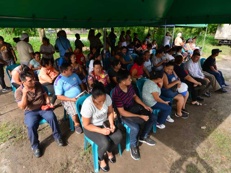 Imágenes de Agromercados de la Colonia Altavista y de TICSA en Ilopango y la Central de Abastos en Soyapango. Canasta básica, alimentos, frutas, verduras.