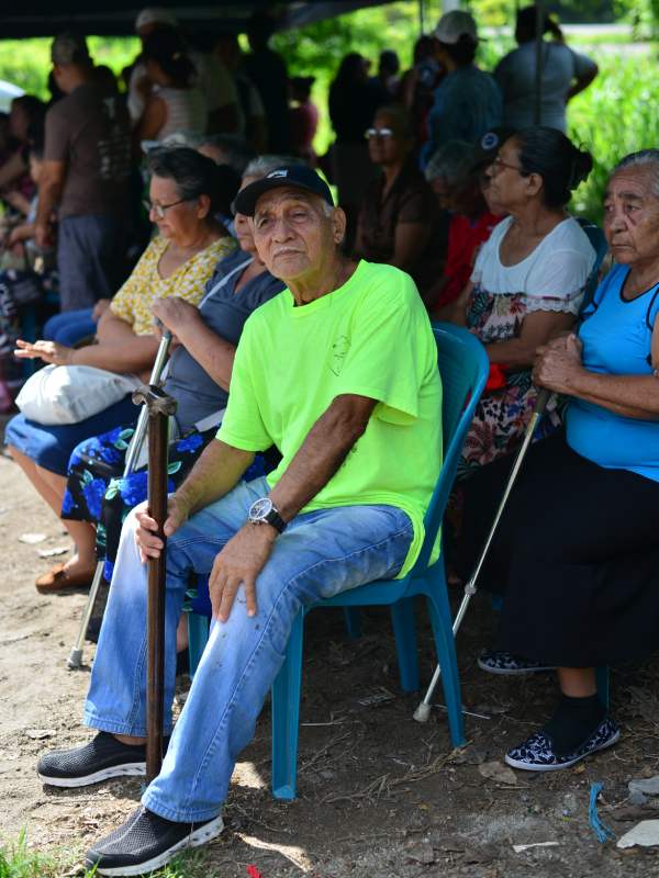 Imágenes de Agromercados de la Colonia Altavista y de TICSA en Ilopango y la Central de Abastos en Soyapango. Canasta básica, alimentos, frutas, verduras.