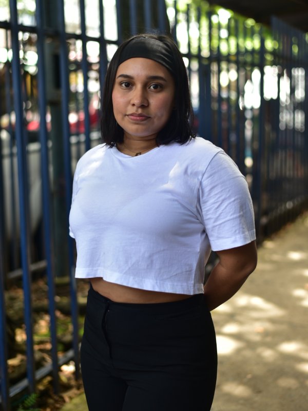 Estudiantes de la carrera de medicina y odontología brindan su valoración sobre su carrera y futuro en la profesión en El Salvador.