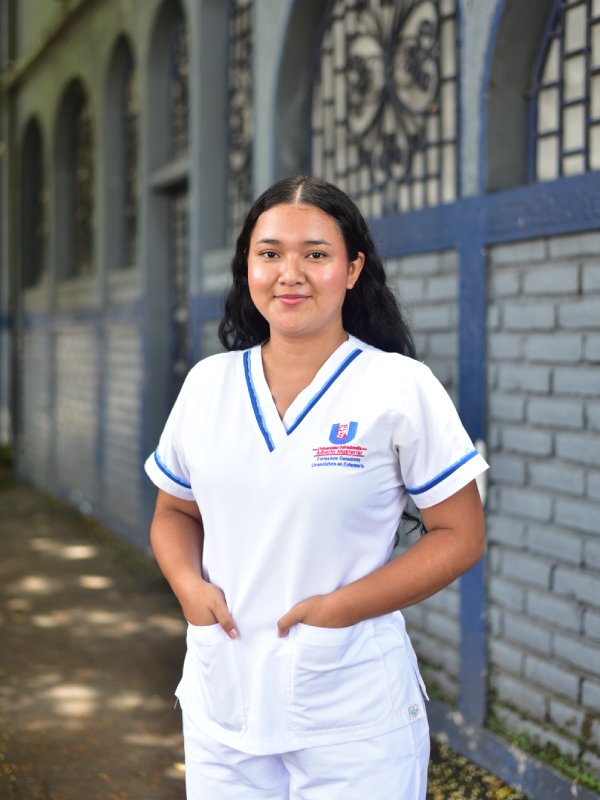 Estudiantes de la carrera de medicina y odontología brindan su valoración sobre su carrera y futuro en la profesión en El Salvador.
