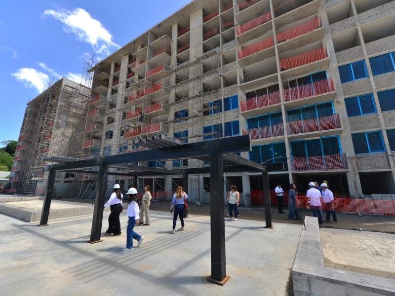 Presentación de torres de apartamentos Garden Towers, en la autopista Comalapa, por Grupo Roble.