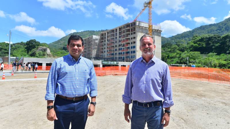 Presentación de torres de apartamentos Garden Towers, en la autopista Comalapa, por Grupo Roble.