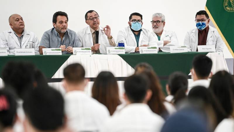 Alumnos de medicina en colegio medico