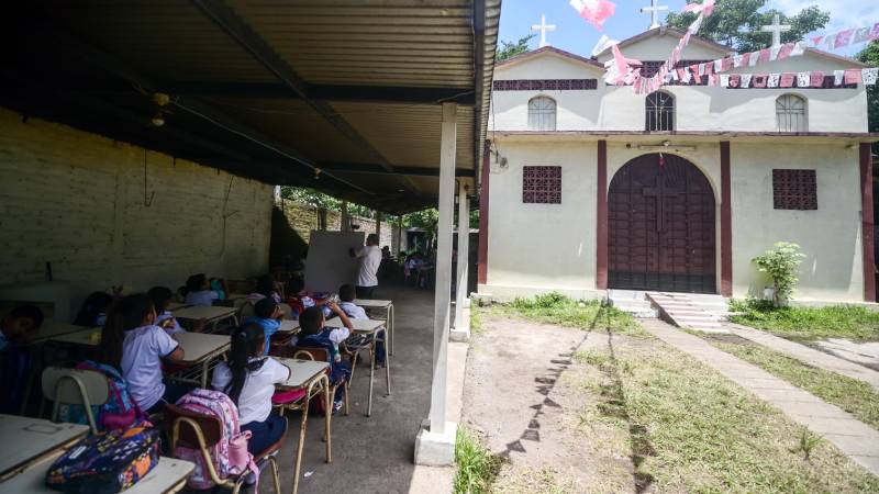 Escuelas sin avances canton Cuntan
