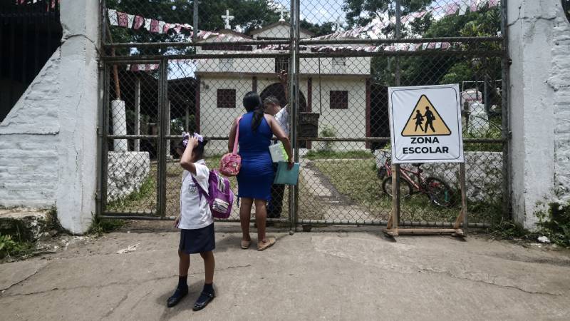 Escuelas sin avances canton Cuntan