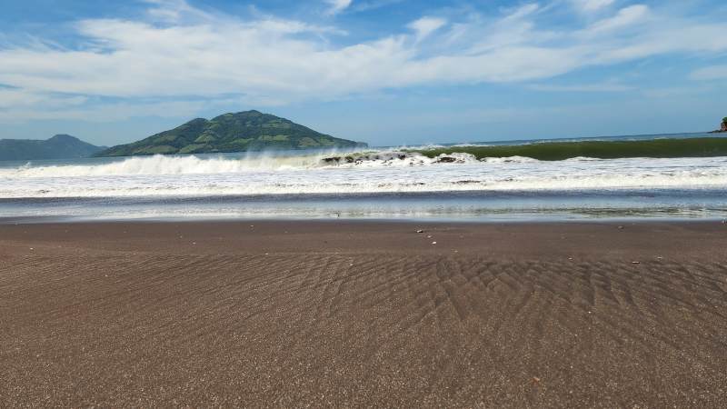 En playa Chiquirín, de La Unión, establecerán un corral para la protección de las tortugas marinas. / 