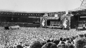 Fotografía tomada el 13 de julio de 1985 en Londres del estadio de Wembley al comienzo del concierto 
