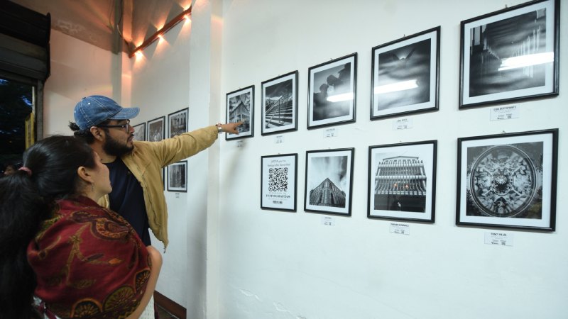 35 fotografías fueron expuestas en el local de Foto Flores ubicado en el portal de occidente, esquina opuesta de La Dalia. / 
