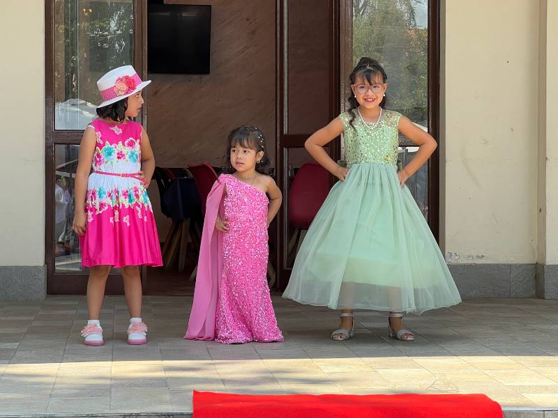 Salvadoreños eligen a sus reinas en Italia