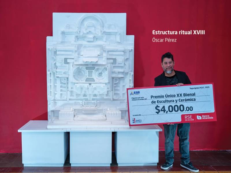 Óscar Pérez en bienal de Tegucigalpa, Honduras