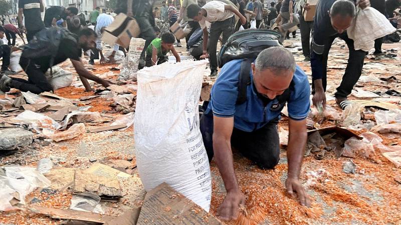 Recogiendo comida Franja Gaza tiroteo