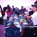 Jóvenes salvadoreños hacen tendencia el 'thrifting' ante el alto costo de la vida
