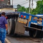 Conductor perdió control de cabezal y causó múltiple choque en La Libertad