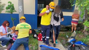 Personas afectadas fueron trasladadas a hospitales. Foto EDH / Cortesía Comandos de Salvamento.