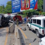 Furgón volcó en la curva El Papaturro de La Libertad