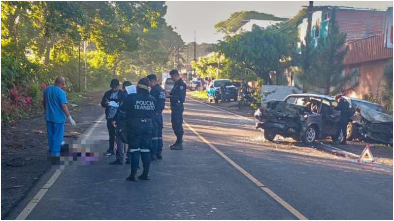 Un peatón fue atropellado por los conductores. Foto / Cortesía PNC